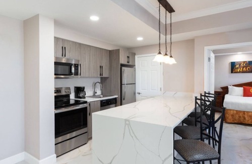 Florida Center Condo | *NEWLY RENOVATED* 2 Bedroom Resort Condo Walking distance to UNIVERSAL