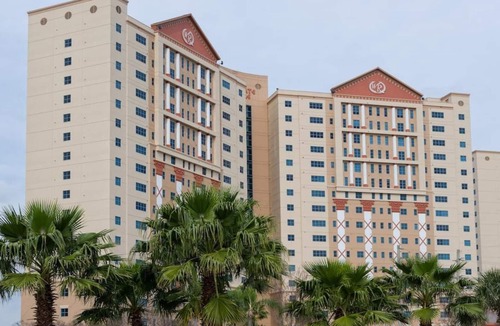 Florida Center Condo | *NEWLY RENOVATED* 2 Bedroom Resort Condo Walking distance to UNIVERSAL
