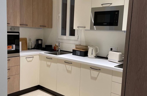 Thiers Apartment | Newly renovated apartment in Nice- with AC and 10 min walk to the beach!