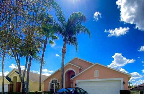Lake Berkley House | NEWLY RENOVATED!! 4 Bedroom Private home, South Facing pool