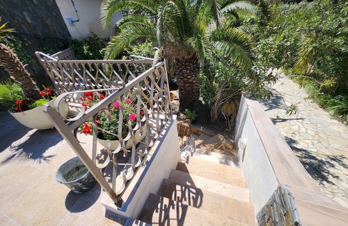 Plage de la Garonnette Apartment | Nice 2 rooms Golf de Saint Tropez 150 m from the sea, 900 m from the sandy beach