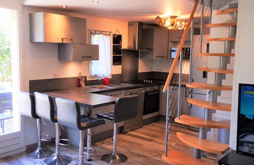 Bastide Giraud House | Nice and cosy 3 room apartment planted with tress and pool