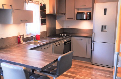 Bastide Giraud House | Nice and cosy 3 room apartment planted with tress and pool