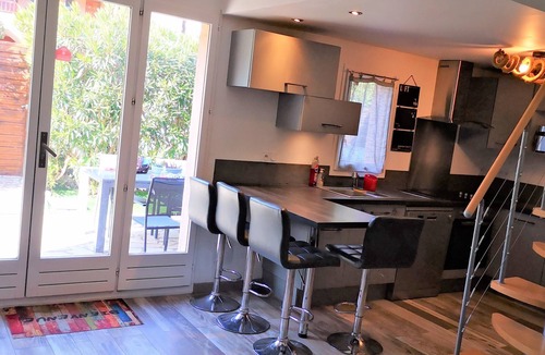 Bastide Giraud House | Nice and cosy 3 room apartment planted with tress and pool