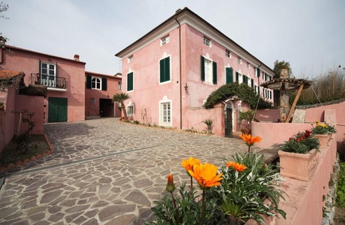 Massarosa Apartment | Nice apartment with WIFI, A/C, pool, TV, patio, pets allowed and panoramic view, close to Viareg.