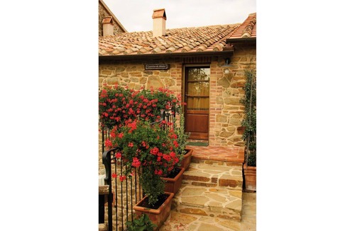 Sasso dʼOmbrone Apartment | Nice apartment for 4 guests with A/C, pool, TV, pets allowed and parking