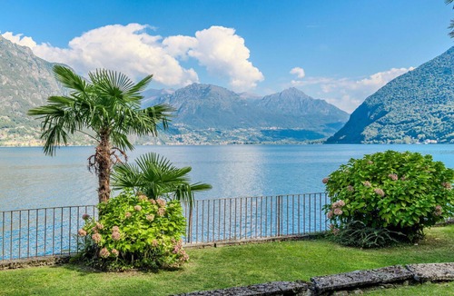 Claino Con Osteno Apartment | Nice apartment for 4 guests with WIFI, TV and balcony
