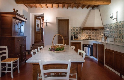Siena Apartment | Nice apartment for 8 people with hot tub, WIFI, pool and pets allowed