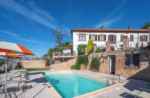 Cossombrato Apartment | Nice apartment for 4 guests with A/C, pool, WIFI, TV, patio and pets allowed
