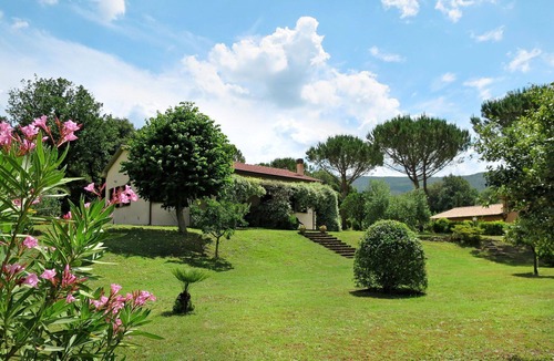 Montorsaio House | Nice apartment in villa for 2 people with pool, WIFI, TV, patio, pets allowed and panoramic view