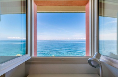 Rosignano Marittimo Apartment | Nice apartment for 7 people with WIFI, pool, TV and patio