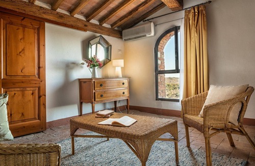 Tavarnelle Val di Pesa Apartment | Nice apartment with pool, WIFI, A/C, TV, pets allowed and panoramic view, close to Greve In Chia.