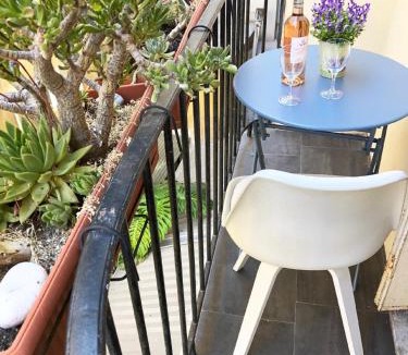 Carabacel Apartment | Nice Central Art Deco Flat 45 m²