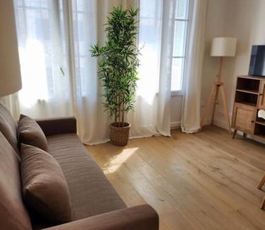 Saint-Roch Apartment | Nice Fac St Jean D'Angely