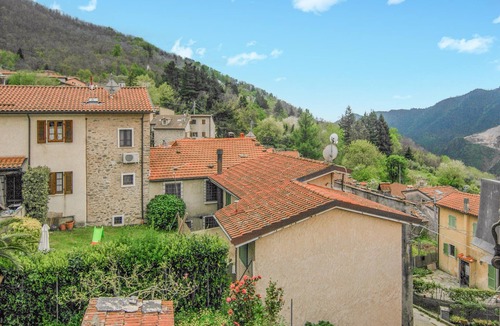 Seravezza House | Nice home in Azzano with WiFi