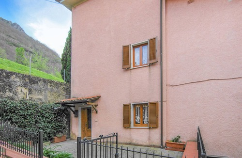 Seravezza House | Nice home in Azzano with WiFi