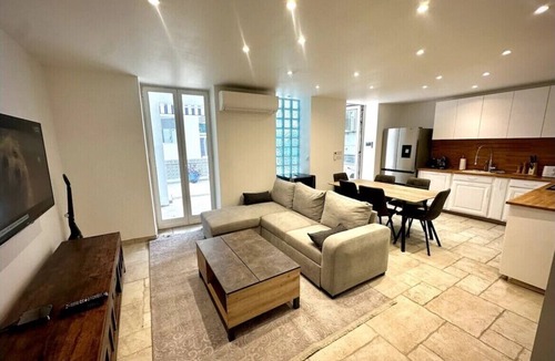 Saint-Roch Apartment | Nice Modern apartment with heated pool, terrace, garage and streetcar 2 min away