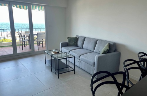 La Californie Apartment | Nice sea view apartment 400m from the beach.