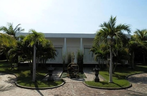 Kalisada Villa | North Bali Beachfront Villa. 10 guests.