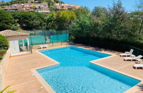 Sainte-Maxime Apartment | Notre Maísoinette Schönes Reihenendhaus mit schöner Terrasse Meerblick