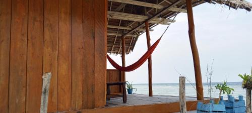 Mansuar Island House | Nyanderos homestay