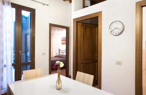 Sant' Ambrogio Apartment | Oriuolo Palace