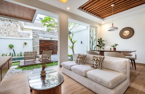 Tumbak Bayuh House | Orivista NEW! Luxe Private Pool Villa w Rooftop