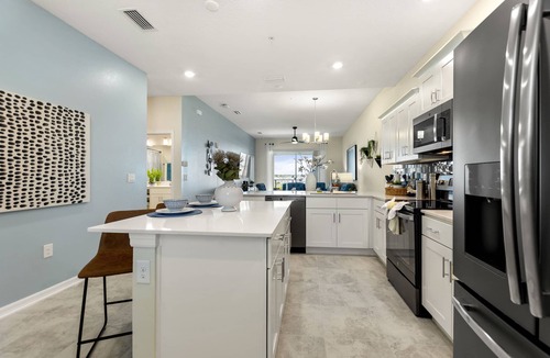 Kissimmee Condo | Overlooking Water, Resort Amenities Included!