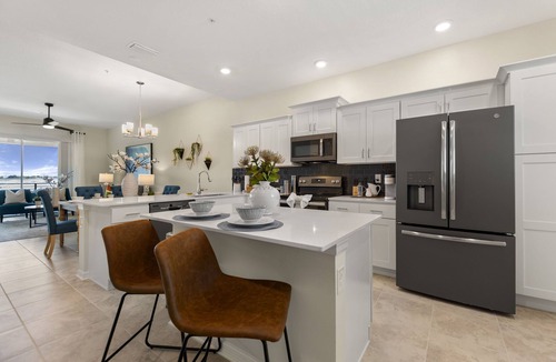 Kissimmee Condo | Overlooking Water, Resort Amenities Included!