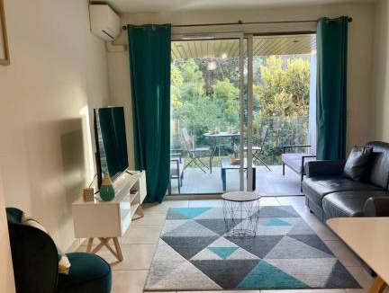 Prado - Republique House | Oxford 1 bedroom apartment in a brand new building with a pool
