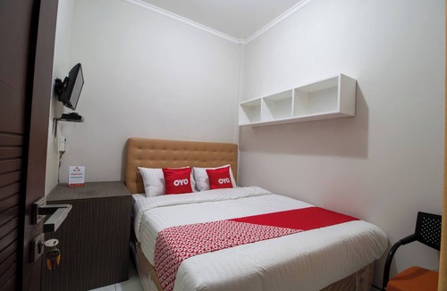 Karawang Hotel | OYO 3253 Sofia Residence