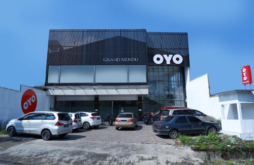 Tembalang Hotel | OYO 379 Grand Mundu