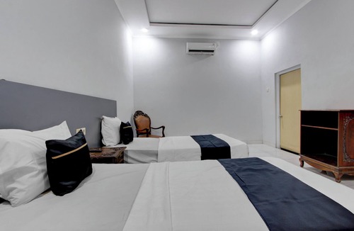 Pekalongan Hotel | OYO 3934 Hotel Istana