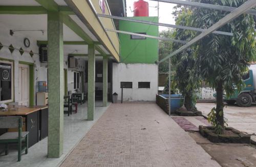 Jatiwangi Hotel | OYO 90333 Wisma Tenang Jaya Syariah