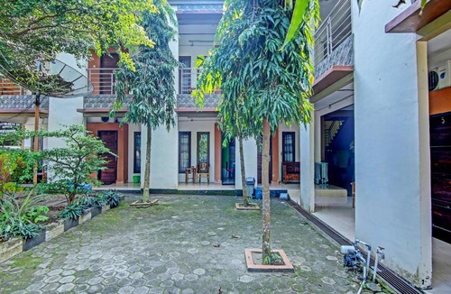Prabumulih Hotel | OYO 90476 Iksan Homestay Syariah