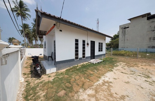 Jambi House | OYO 90976 Pantaistay baturakit