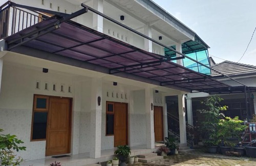 Kediri Hotel | OYO 91233 Bismo 85 Family Syariah