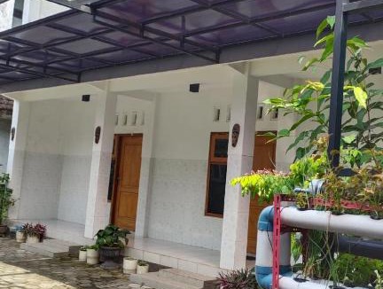 Kediri Hotel | OYO 91233 Bismo 85 Family Syariah