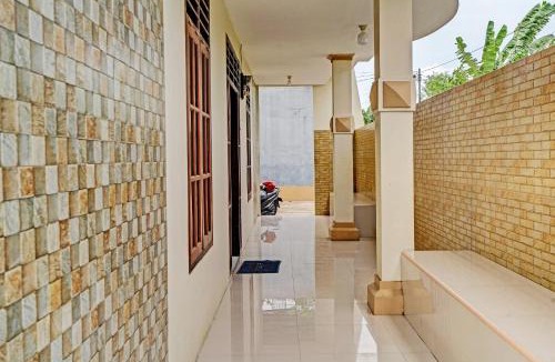 West Cirebon Hotel | OYO 92062 Pondok Aurel Wahidin
