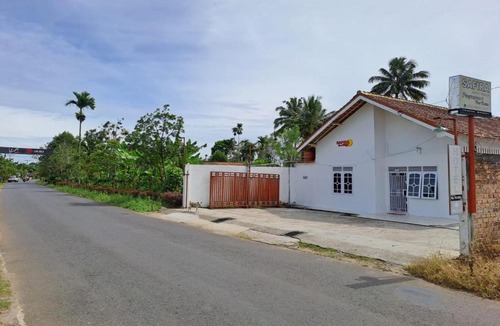 South Ogan Komering Ulu Hotel | OYO 92520 Safira Guest House Danau Ranau