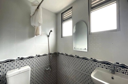 Padang Hotel | OYO 93311 Pesona Orange Homestay