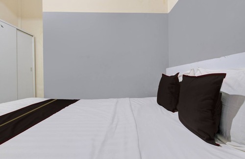 Surakarta Hotel | OYO 94919 Nay Guesthouse Dan Kost