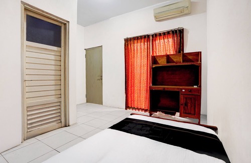 Siwalankerto Hotel | OYO 95041 Griya Indah Homestay