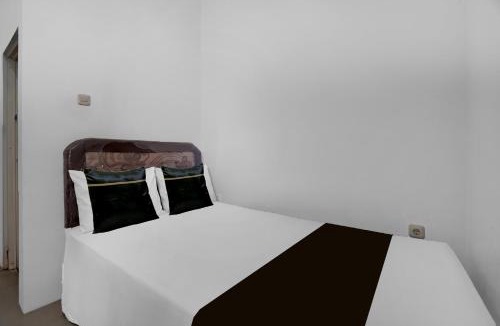 Dinoyo Hotel | OYO 95235 Griya Manisa Homestay Syariah