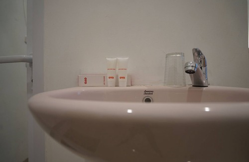 Sukarami Hotel | OYO Life 1299 Balcony Orange Homestay