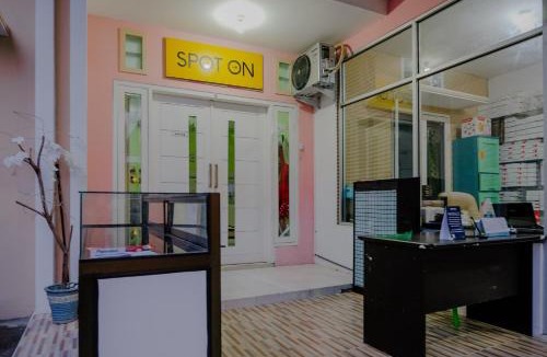 Blitar Hotel | OYO Life 2417 Melati Residence