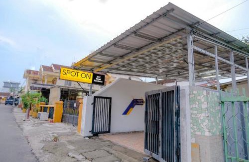 Blitar Hotel | OYO Life 2417 Melati Residence