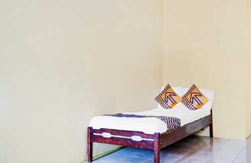 Sumedang Hotel | OYO Life 90701 Kost Syariah Deris