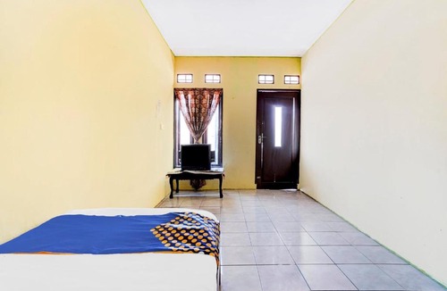 Sumedang Hotel | OYO Life 90701 Kost Syariah Deris