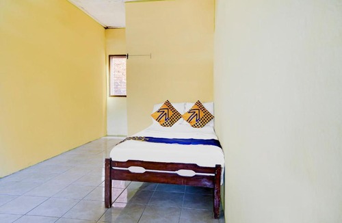 Sumedang Hotel | OYO Life 90701 Kost Syariah Deris